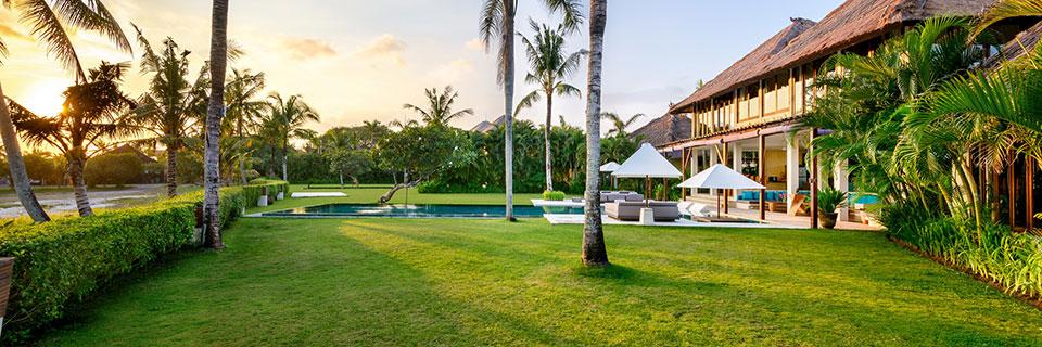 Villa Kalima garden and pool